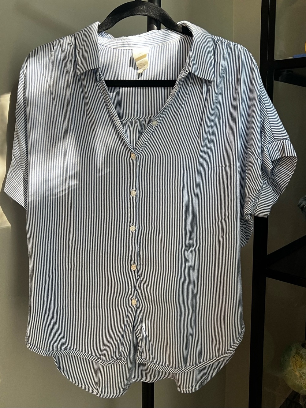H&M Light Blue & White Vertical Stripe Short-Sleeve Button-Down Shirt